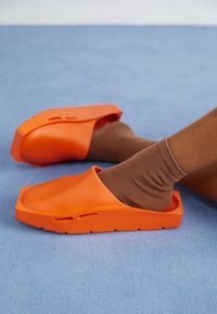 Niet geselecteerd, brilliant orange