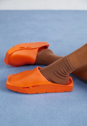 Jordan JORDAN HEX MULE - Sandales de bain - brilliant orange