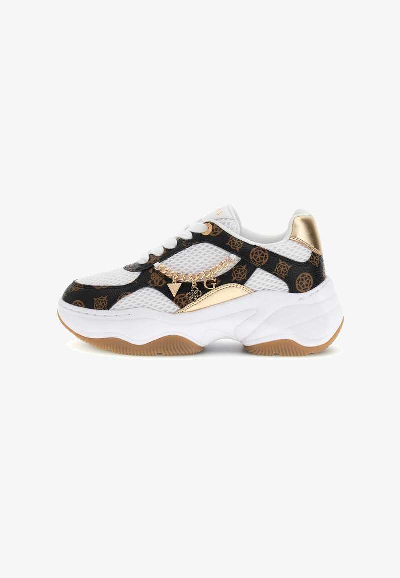 Schwarz-weißer Sportschuh mit Mesh-Obermaterial, goldenen Details, einer dicken weißen Sohle und Kettendetails an der Seite.