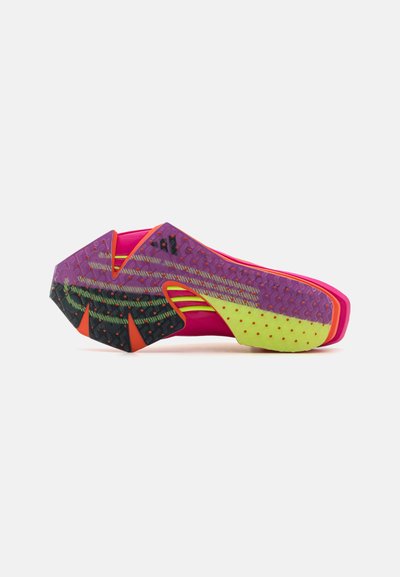 adidas by Stella McCartney EARTHLIGHT PRO - Sportovní boty - active orange/real magenta/shock purple