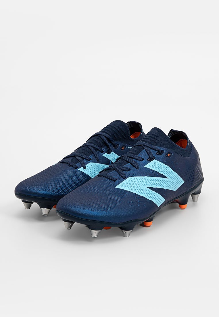 Fußballschuhe für weichen Untergrund