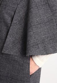 mint&berry Poncho - grey