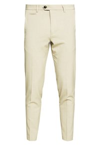 Pantaloni beige su misura con una vestibilità slim, caratterizzati da una texture liscia, un leggero lucido e un unico bottone nero in vita.
