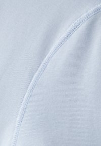 Tommy Hilfiger SLIM CODY - Basic T-shirt - breezy blue