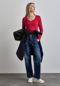 Street One MIT HERZAUSSCHNITT - Langarmshirt - rot
