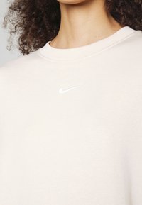 Nike Sportswear Sudadera - white