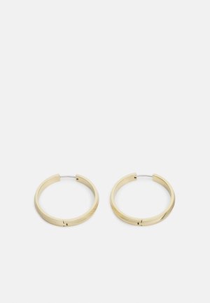 Boucles d'oreilles créoles en ton doré avec une finition lisse et texturée. Forme circulaire au design minimaliste. Équipées d'une fermeture à charnière pour un port sécurisé.