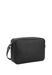 Borsa a tracolla in pelle sintetica nera con chiusura a zip, forma rettangolare, dettaglio del logo circolare in rilievo e tracolla regolabile.