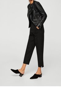 Mango Imiteret læderjakke - black