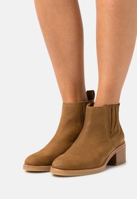 Clarks Botines bajos - brown