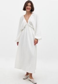 V NECK - Maxi šaty - white