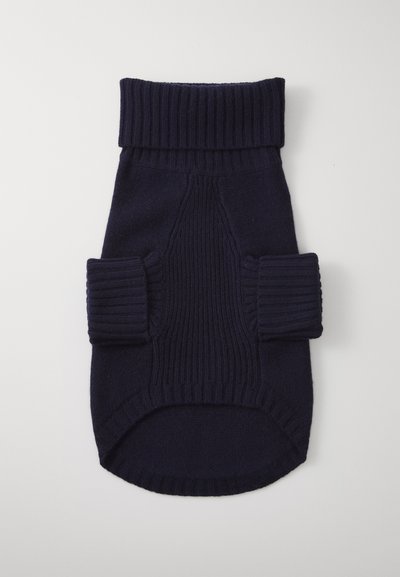 Marineblå strikket hundegenser med ribbestrikket høy hals og åpninger for frambeina, designet for små kjæledyrs komfort og varme.