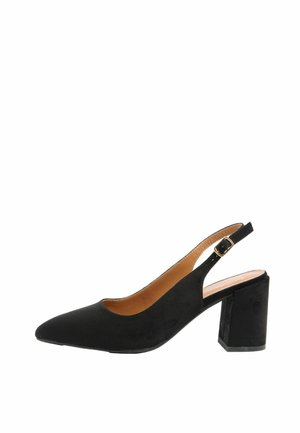 Pantof negru de damă din piele întoarsă cu curea slingback, vârf ascuțit, toc gros și curea cu cataramă aurie pe fundal alb.