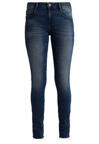 Jeans ajustados en denim azul oscuro, con un diseño clásico de cinco bolsillos, una cremallera y un dobladillo deshilachado para un look informal.