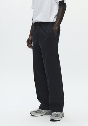 - Jeansy Relaxed Fit