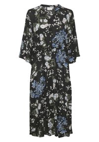 Robe noire à motifs floraux présentant des fleurs bleues et blanches, avec un décolleté en V et des manches fluides. Se ferme à la taille avec une ceinture en tissu.