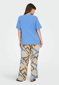 ONLY Carmakoma CARTHYRA - Camicia - provence
