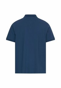 Mørkeblå kortærmet poloshirt med krave, vist bagfra på en hvid baggrund.