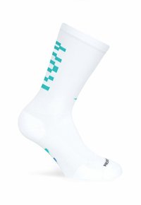 Calcetín deportivo blanco con patrón pixelado turquesa en el costado, que presenta un puño acanalado, talón y puntera reforzados, y material que absorbe la humedad.