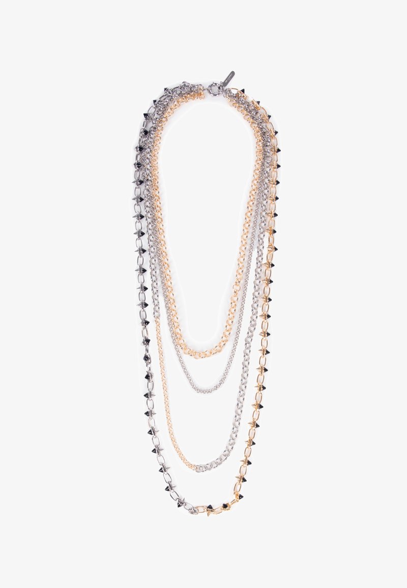 Lagdelte halskæde med kæder i guld, sølv og sorte materialer, med pigge og forskellige linkstile. Tekstureret finish på alle strenge.