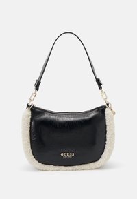Borsa nera in finta pelle con dettagli in shearling crema, hardware dorato e forma strutturata. Tracolla regolabile per versatilità.