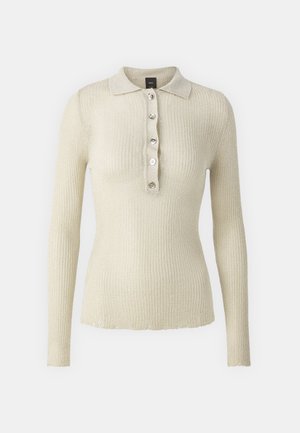 Ribbete langermet polo genser i lys beige med kragehals og seks metallknapper foran. Myk tekstur med en subtil glans.