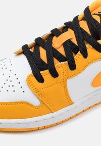 Jordan AIR JORDAN 1 UNISEX - Sapatilhas - taxi/black/white