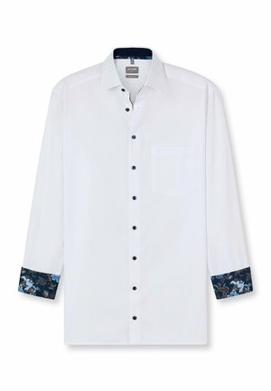 Weißes Hemd mit langen Ärmeln und Knopfleiste. Blaue, gemusterte Manschetten und Innenfutter des Kragens. Umgeschlagener Kragen, einzelne Brusttasche und dunkle Knöpfe.