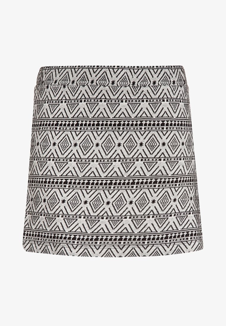 Jupe mini noire et blanche avec des motifs géométriques en forme de diamants et de rayures disposés en rangées horizontales.