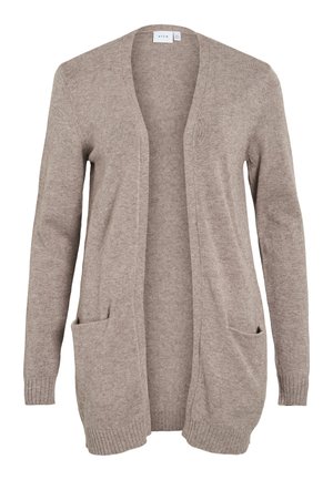 Cardigan long beige avec ouverture sur le devant, en tissu tricoté texturé, avec deux poches avant et des poignets côtelés. Aucunes fermetures ni décorations présentes.