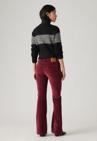 Levi's® 726™ FLARE - Vaqueros a campana - windsor wine