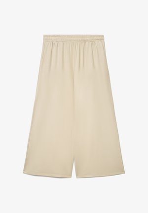 Pantaloni beige a gamba larga e taglio corto con vita elastica, realizzati in tessuto liscio, distesi su uno sfondo bianco.
