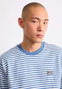 Obey Clothing ESTABLISHED WORKS EYES - Topper langermet - coronet blue multi