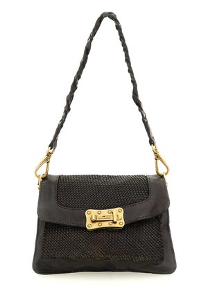 Borsa a tracolla nera in pelle con trama intrecciata, chiusura e ferrature in tono oro, e tracolla intrecciata.