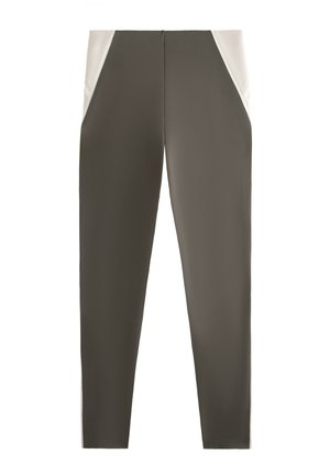 Slim fit nohavice s tmavosivými prednými panelmi a bielymi bočnými a pásovými akcentmi, zobrazené položene na bielom pozadí.