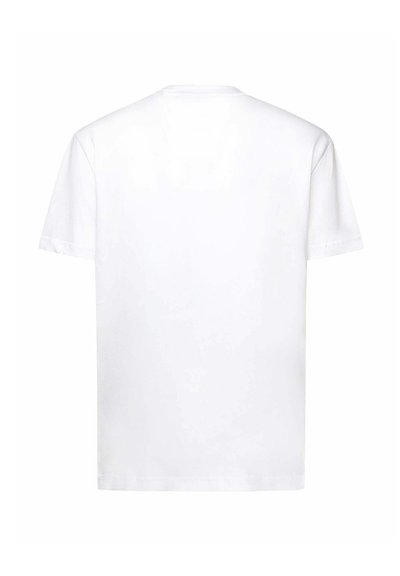 Camiseta blanca de manga corta hecha de algodón. Presenta un clásico cuello redondo y un diseño de hombros sin costuras. Textura suave sin gráficos visibles.