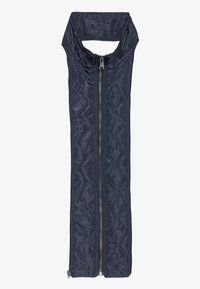 Chaleco acolchado en color navy con cuello alto y cierre frontal de cremallera. Presenta una textura suave y un patrón de diamantes en toda su superficie.