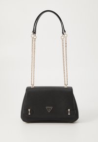 Borsa nera con materiale testurizzato, hardware dorato e logo triangolare. Presenta un manico in pelle corto e dettagli in catena. Design compatto.