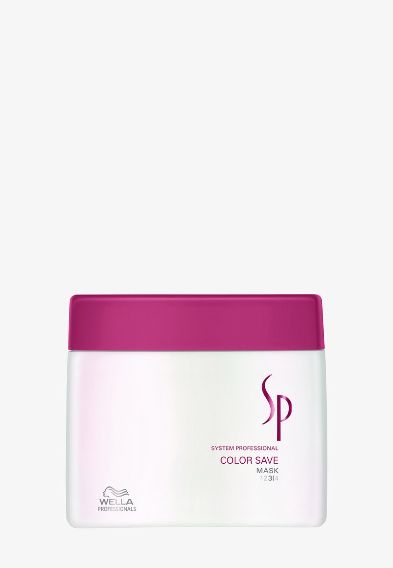 Hvid beholder af Wella SP Color Save Mask med låg i pink, der har 'SP' logo og tekst på fronten. Glat overflade, rund form.