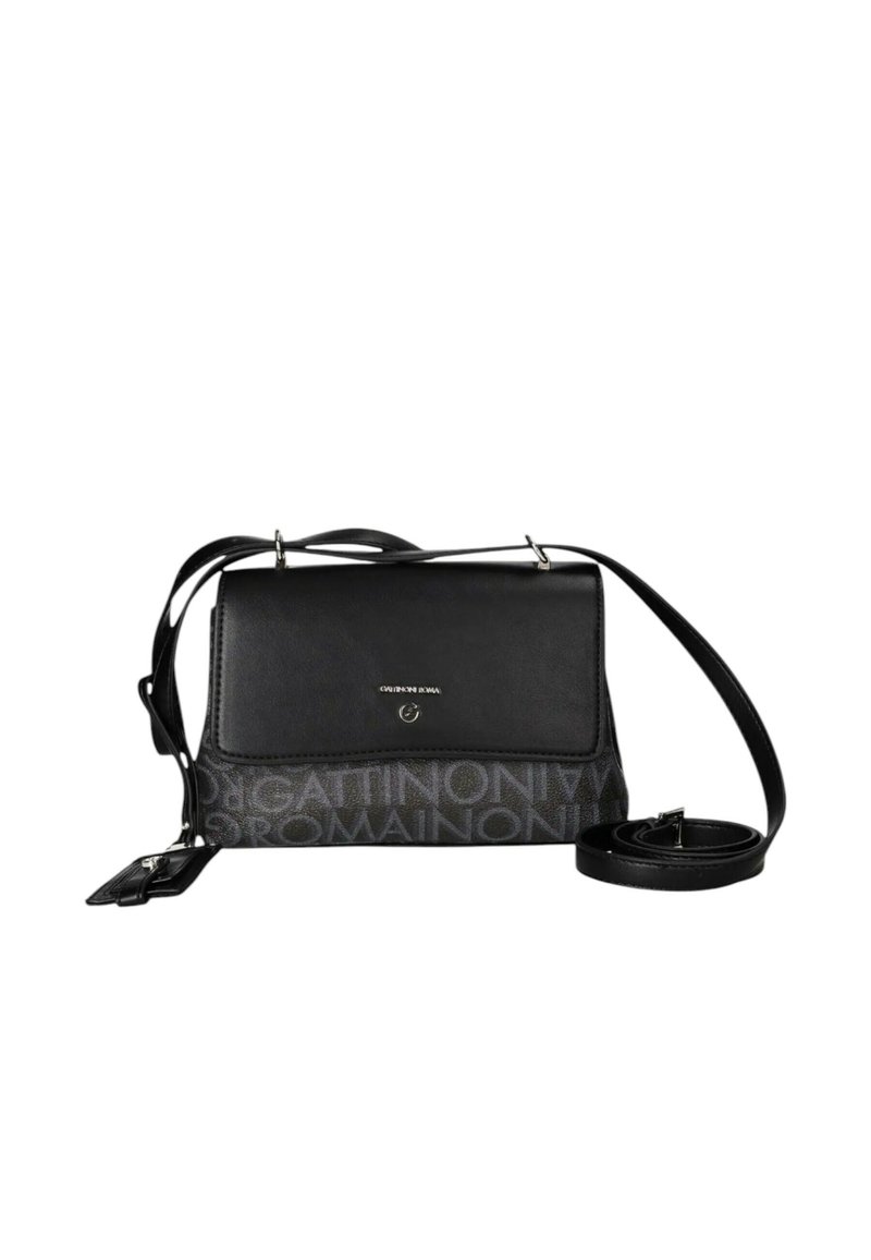 Borsa a tracolla in pelle nera con chiusura a patta, hardware in argento e una tracolla rimovibile. Presenta un motivo logo in rilievo sulla parte anteriore.