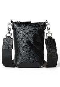 Černá krosna z texturované kůže s nastavitelným popruhem, zdobená výrazným logem a kovovými detaily. Horní zapínání na zip.