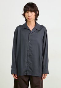 Jordan Blus - smoke grey
