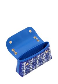 Blå clutch taske med perler og paillet dekorationer. Har en glat blå inderside og guld hardware med trykknaplukning.
