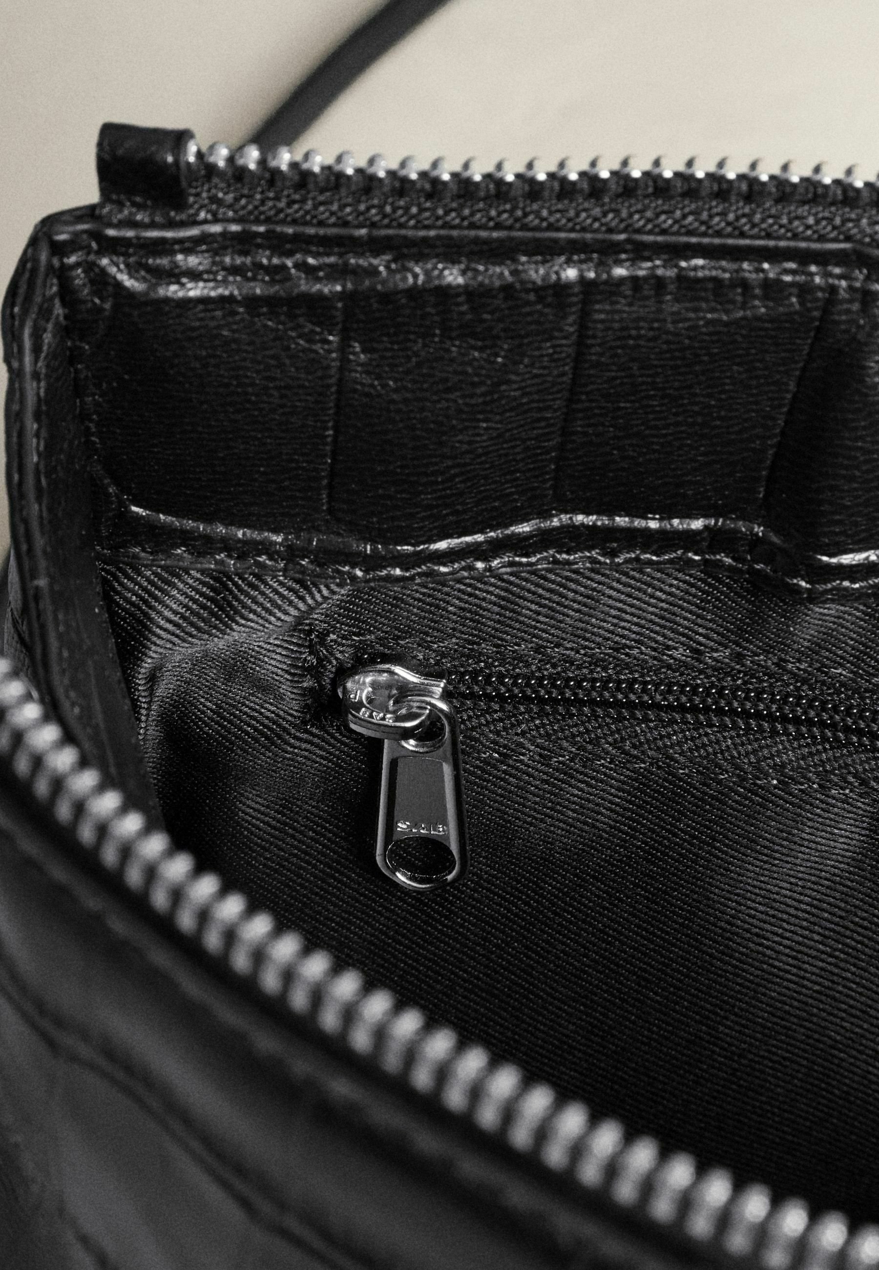 Next CROC - Geantă crossbody - black/negru - Zalando.ro