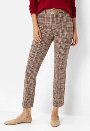 Pantalon à carreaux dans des tons beiges et rouges atténués, avec une coupe ajustée, une taille avec une ceinture et des ourlets courts. Texture lisse.