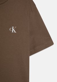 Calvin Klein Jeans MONOGRAM UNISEX 2 PACK - Osnovna majica kratkih rukava - shitake/ classic beige