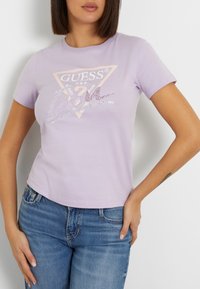 Guess ICON - T-shirt print - lila