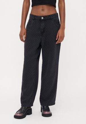 Sorte denim breddebenede bukser med et struktureret ternet mønster, der har forlommer og en knaplukning i taljen.