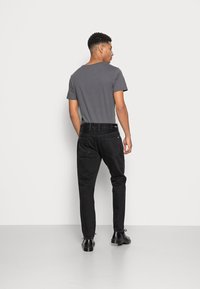 Pepe Jeans CALLEN CROPPED - Calças de ganga de corte afunilado - denim