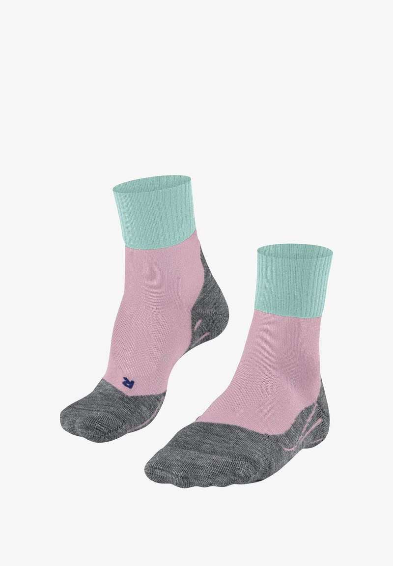 Chaussettes de sport roses et grises avec un bord côtelé vert menthe, présentant un motif de tricot texturé et un talon et un orteil renforcés.